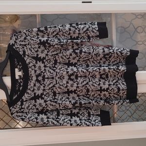 New York & Company mid sleeved sweater